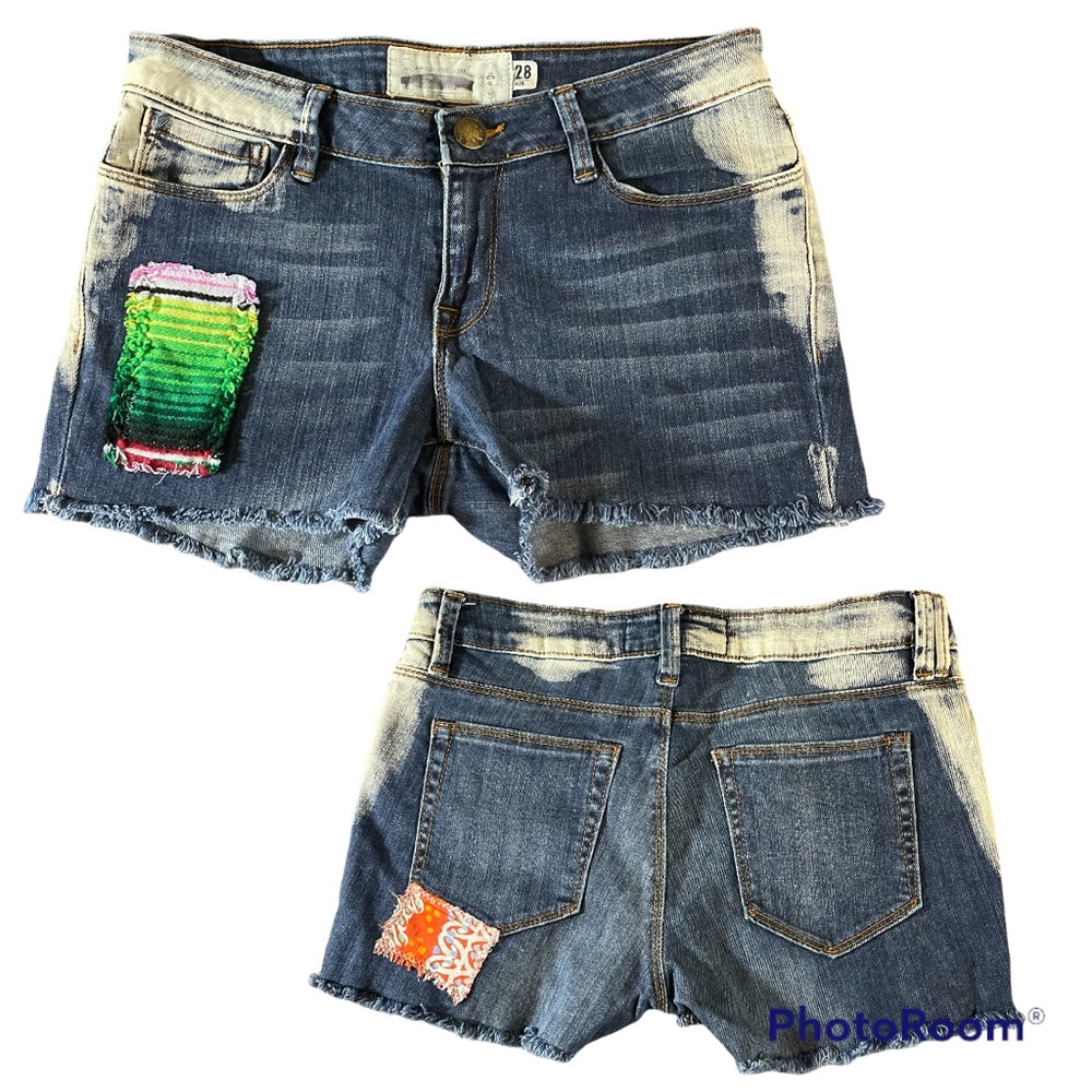 Free People Artisan Deluxe Boho Patched Jean Shorts Size 28